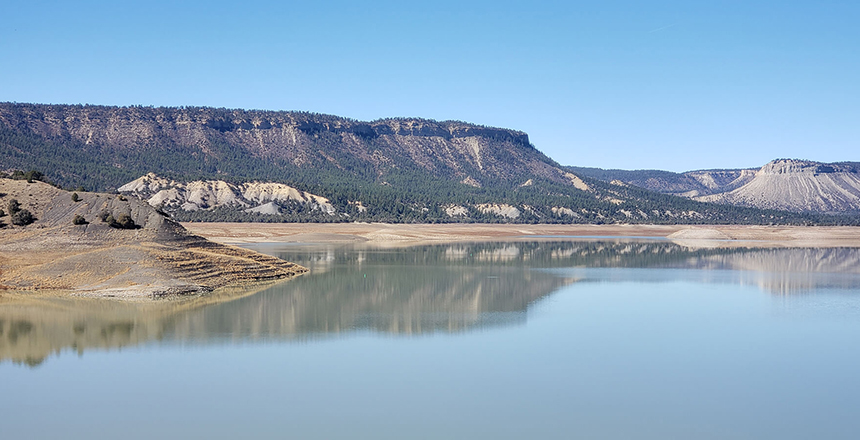 Vista de la presa de El Vado (USA), rehabilitada por Nicholson Construction