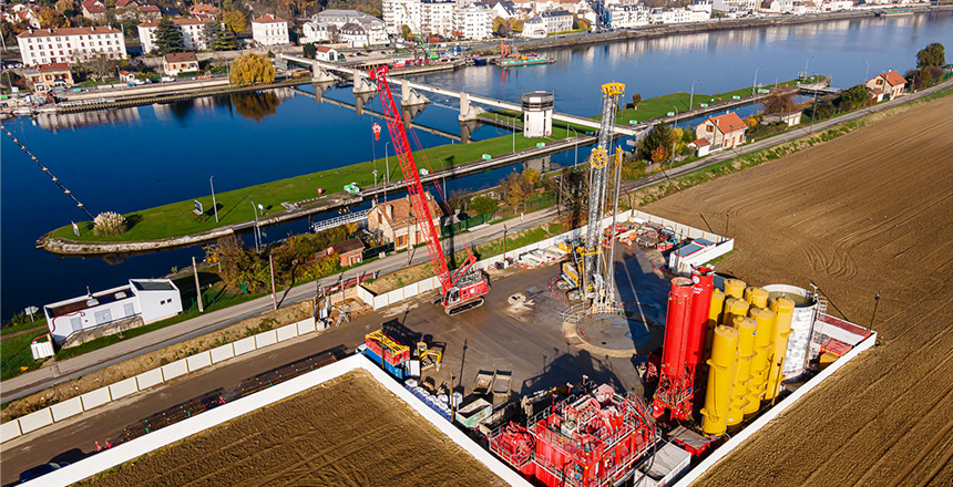 Travaux de paroi moulée sur le chantier sur le projet VL8 à Vigneuxsur-Seine. 