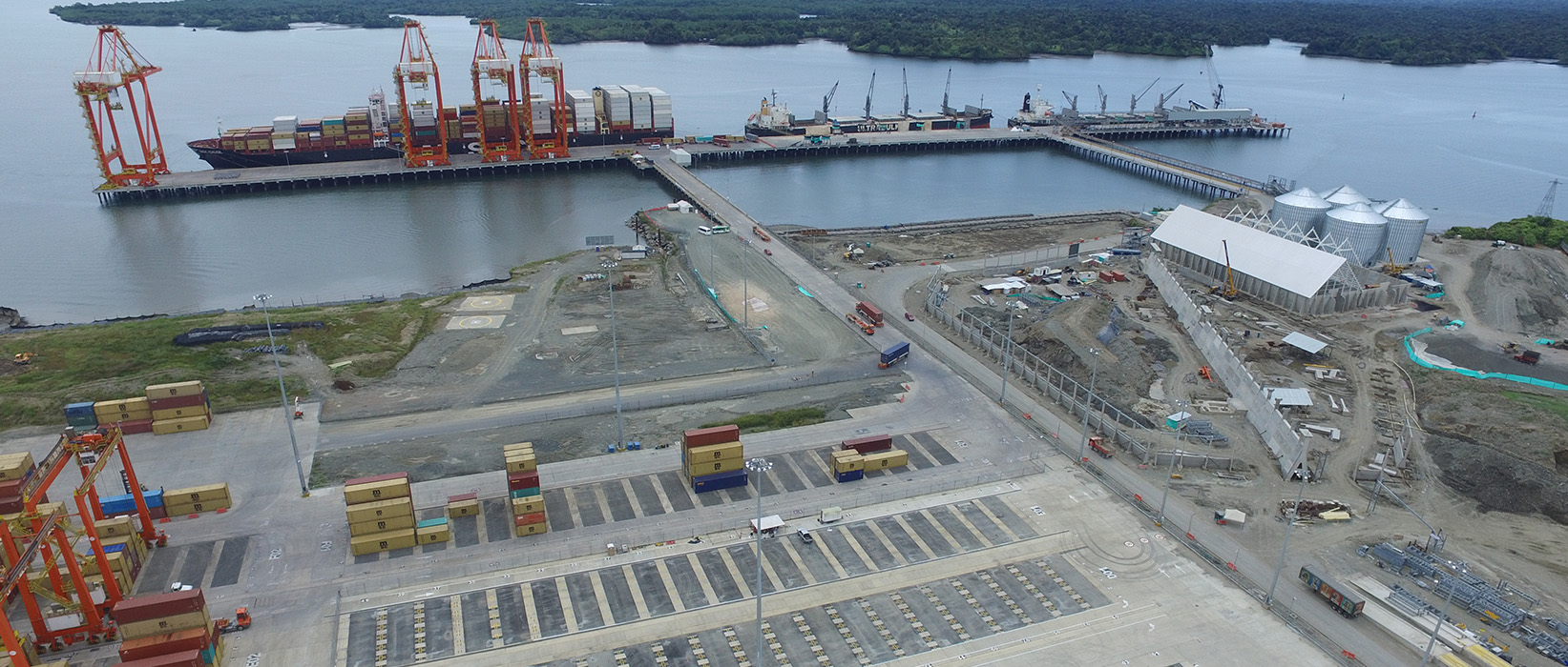 Port d’Aguadulce, terminaux SPIA et Boscoal Buenaventura, Colombie vue aerienne