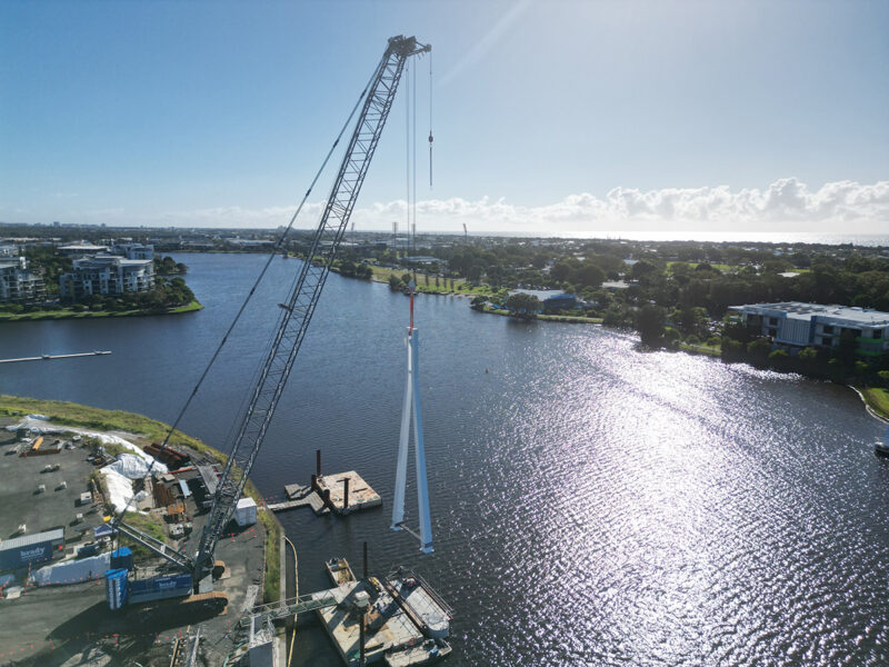 Birtinya-Crane-Lift
